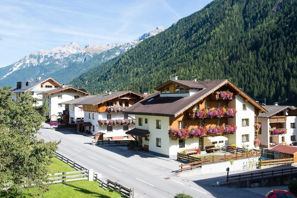Pension Bergwelt Neustift im Stubaital Exterior photo